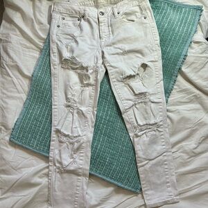 American Eagle Distressed White Women's Boy Crop Denim